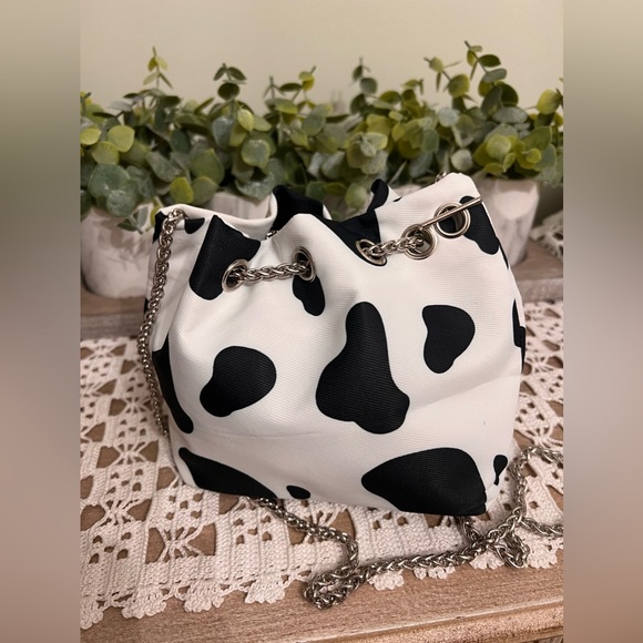 Cow spotted mini hobo crossbody bag with metal chain strap - Picture 3 of 5
